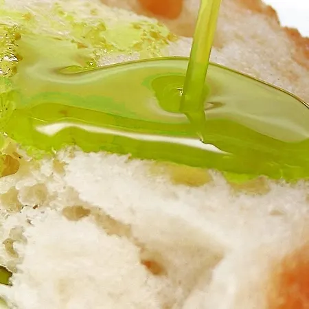 Olive Charm アパート ウマグ